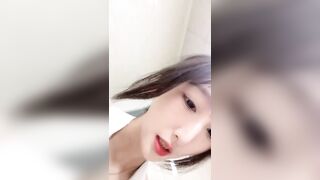 人氣小仙女【咕嚕咕嚕】浴室自拍