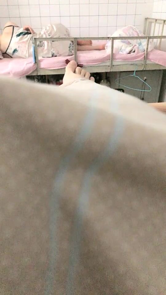 真實女生寢室，偷拍室友睡覺