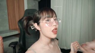 清純妖媚氣質眼鏡娘『DEERLONG』OnlyFans大尺度 爆操騷貨極品饅頭逼 2