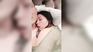 表哥你快一點我求求你了 我要高潮了 豐腴少婦 一對吊鐘巨乳被肏的亂晃不止淫語不斷