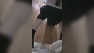 商場女廁後拍 高顏值長靴美女的粗粑粑菊花都得撐疼了 蹲了十多分鐘-06