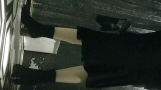 酒吧女廁偷拍黑色長裙美女 緊窄的騷穴衝勁十足都濺身上了