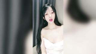 長腿美女脫光光性感艷舞 掰開騷穴看特寫 淫水多多