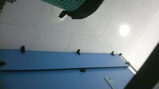 廁所偷拍 多個美女尿尿 - 12