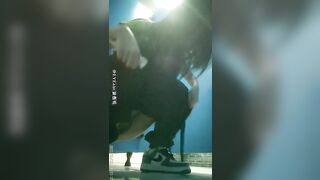 廁所偷拍 多個美女尿尿 - 14