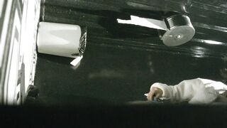 廁所偷拍 多個美女尿尿 - 07