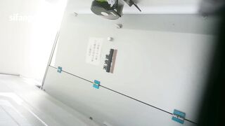 女廁所偷拍頂級車模尿尿1