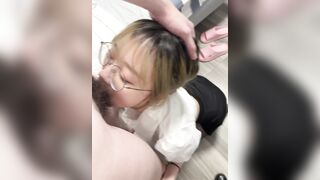 反差眼鏡美女 穿著情趣女僕裝和男友性愛自拍-4