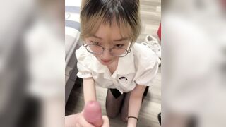 反差眼鏡美女 穿著情趣女僕裝和男友性愛自拍-4