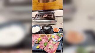 約兄弟女友去吃火鍋 在飯店裡就差點控制不住了 帶到酒店瘋狂蹂虐她的巨乳