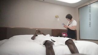 黑人小哥探花 連續叫了兩個按摩女技師上門服務幹到人家受不了