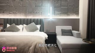 杏吧洪七 今天約的這個女孩特別能噴水，表情誘人態度拉滿，搞得她給老闆打電話告狀說我太用力了，套子破了都不知道，最後給她幹出血了