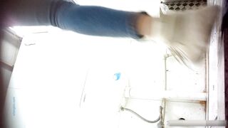 廁所偷拍 多個美女尿尿 - 06
