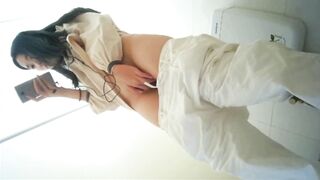 廁所偷拍 多個美女尿尿 - 17