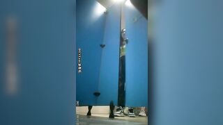 廁所偷拍 多個美女尿尿 - 14