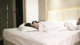 探花約精緻小美女 酒店邊聊邊幹