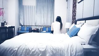 快點插進來 用力操 騷逼好癢 漂亮小少婦穿上情趣連體黑絲 被各種大力狂懟 騷叫不停求快射