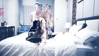 快點插進來 用力操 騷逼好癢 漂亮小少婦穿上情趣連體黑絲 被各種大力狂懟 騷叫不停求快射