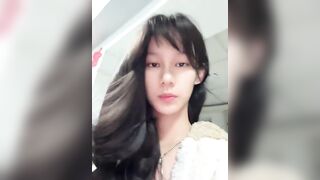 女大生_楊雅淇_校園露出喝尿裸聊 -8
