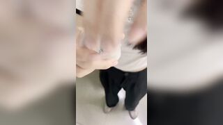 隔壁有人吶 可愛眼鏡秘書 幫老闆醫院做檢查 用嘴伺候雞吧射在取精杯裡 太感動了
