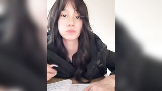 女大生_楊雅淇_校園露出喝尿裸聊 -4